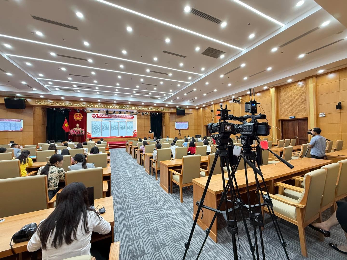 Vận hành Sân khấu